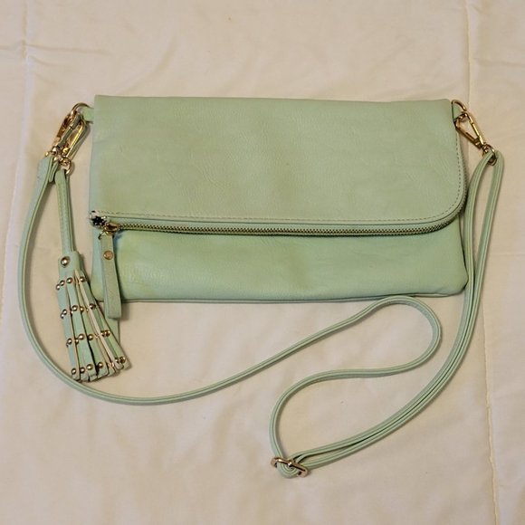 ❣️HP❣️Charming Charlie mint fold over snap/zip closure w/removable strap purse. - Picture 1 of 12
